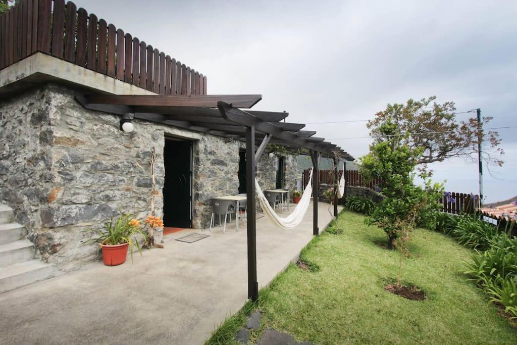Cozy and traditional stone house - B&B Arco da Calheta