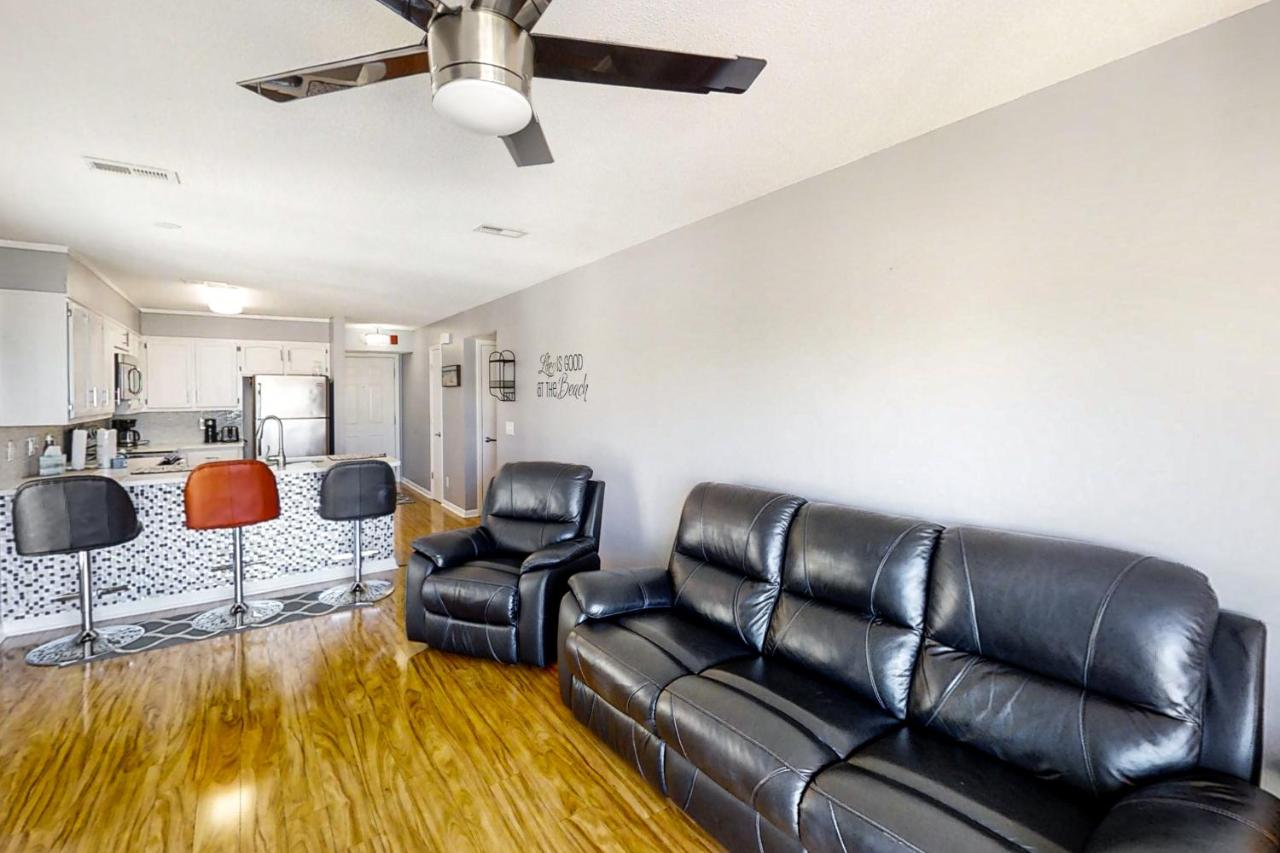 Emerald Pointe Condos, Unit 2-B - Ferienwohnung