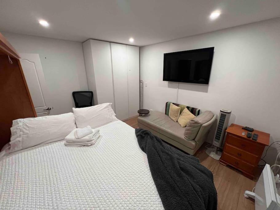 B&B Sydney - Private 1 bedroom apartment near beach and shops - Bed and Breakfast Sydney