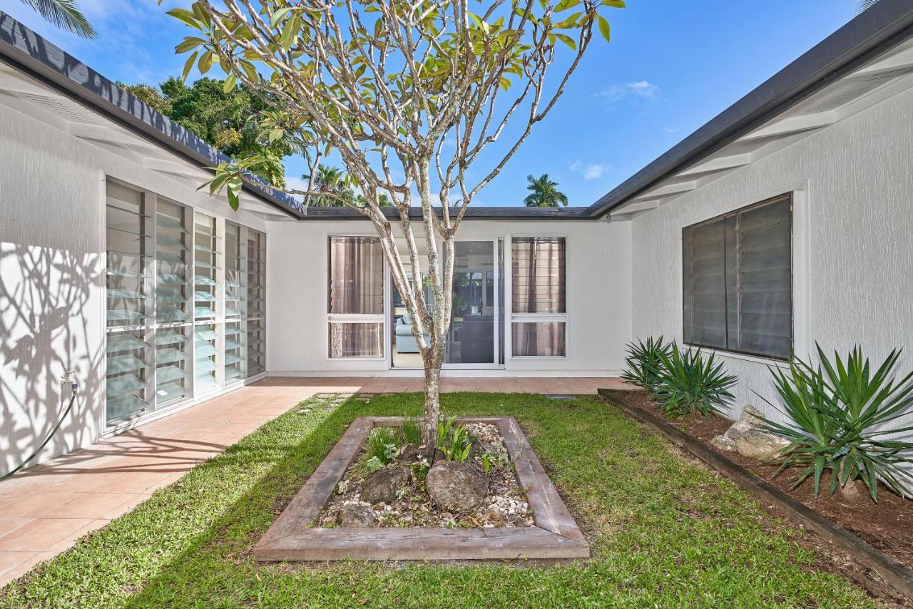 Endeavour Holiday House Clifton Beach - Bed and Breakfast