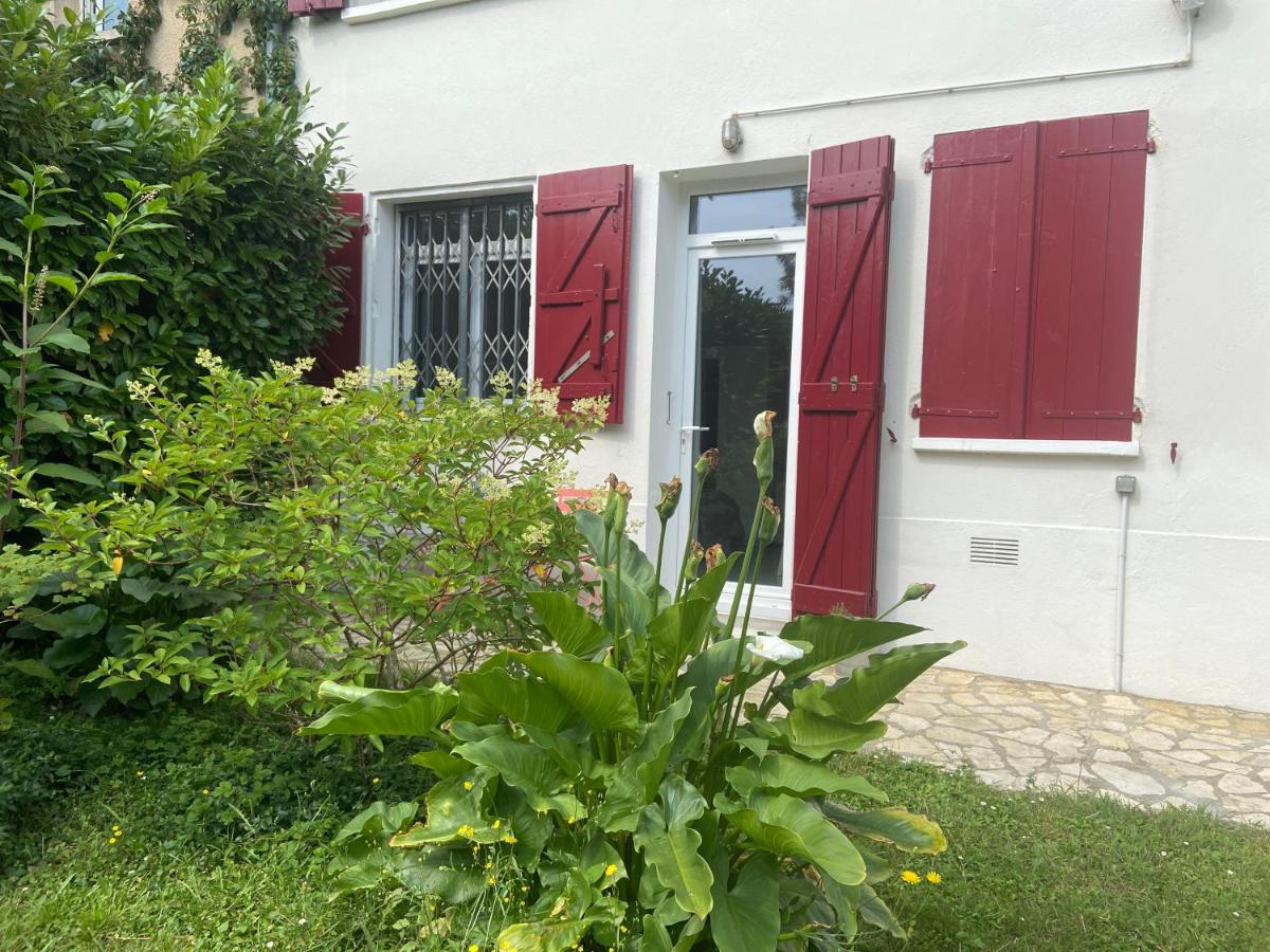 Sweet Home - 55m2 appt, garden, swimming pool, parking - B&B