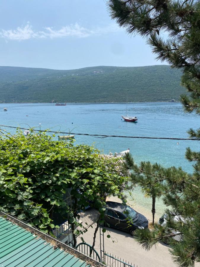 Seaside Holiday Home Maksim - Bed and Breakfast