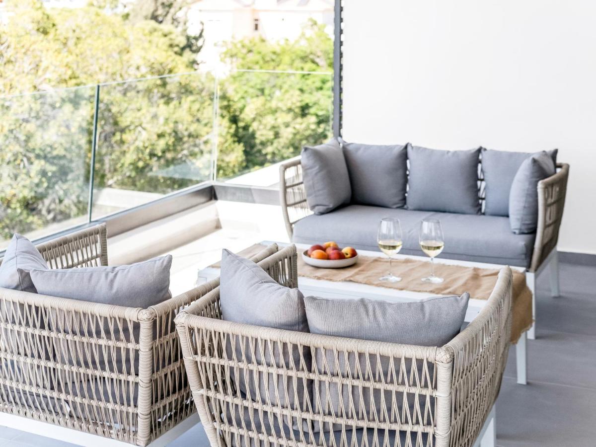 Modern Two-Bedroom Apartment with Balcony