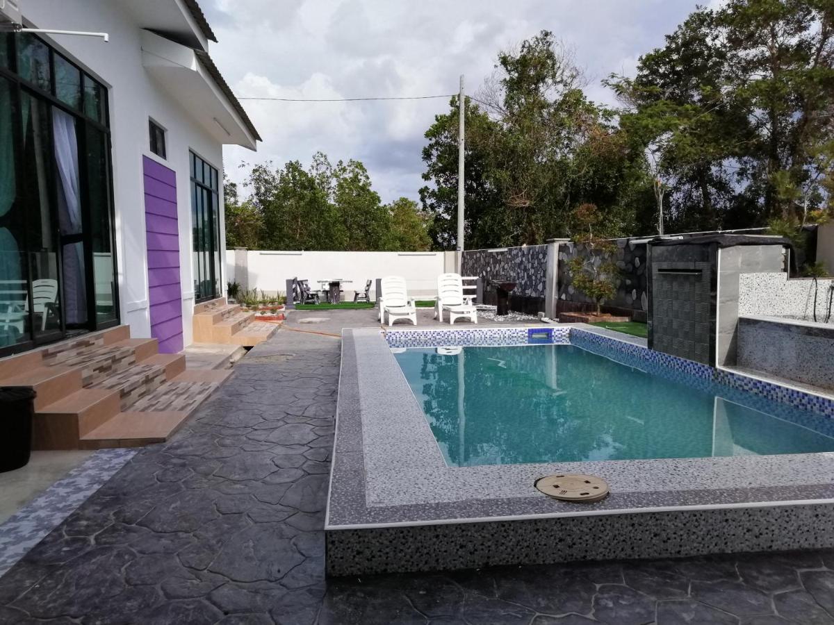D'NKP Homestay Tanah Merah - Bed and Breakfast