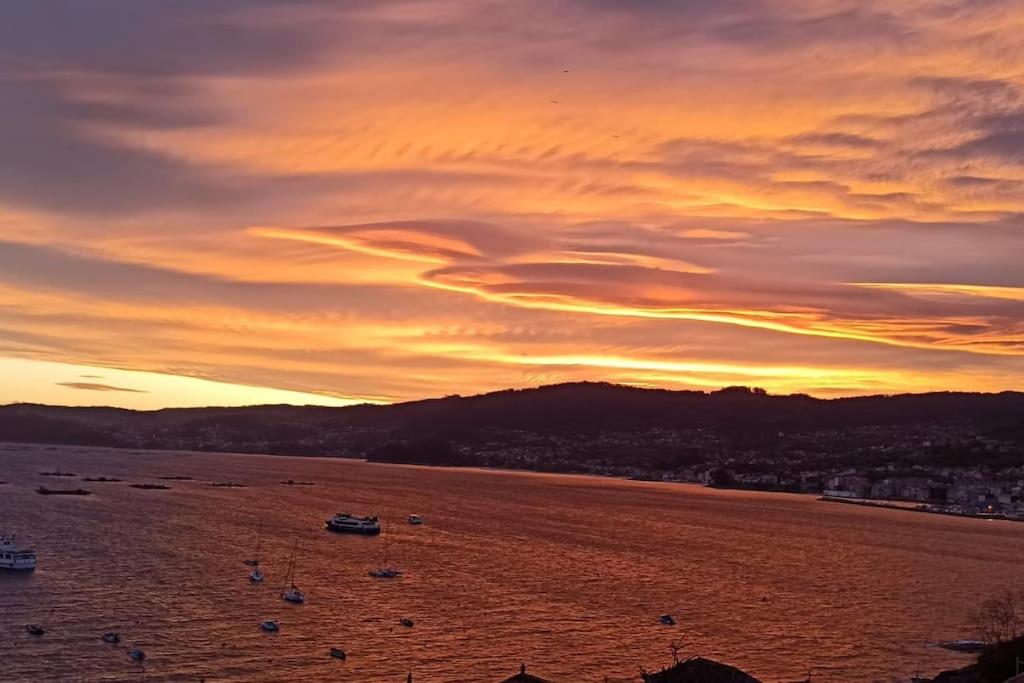 Amanecer. Alojamiento entero nuevo con vistas al mar. - B&B