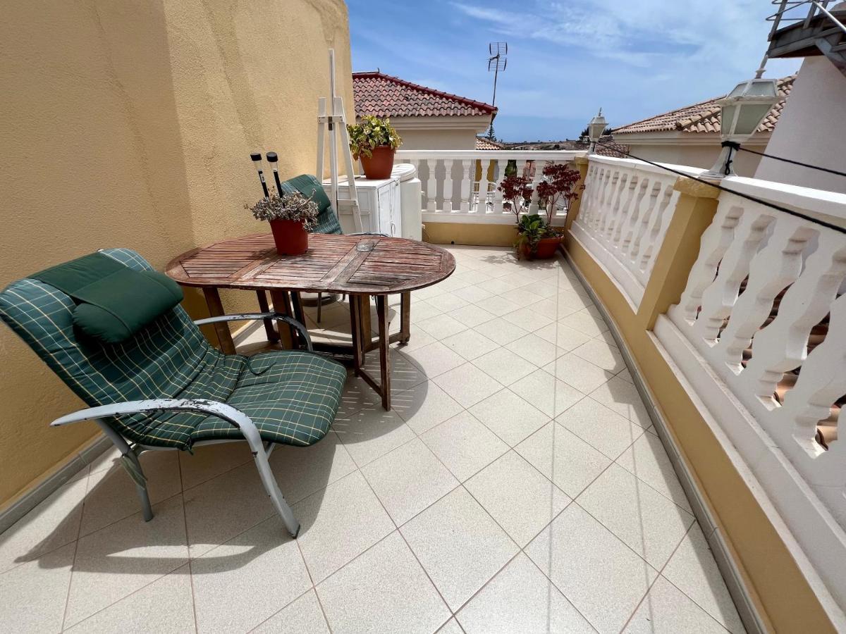 Zimmer mit Queensize-Bett und Balkon
