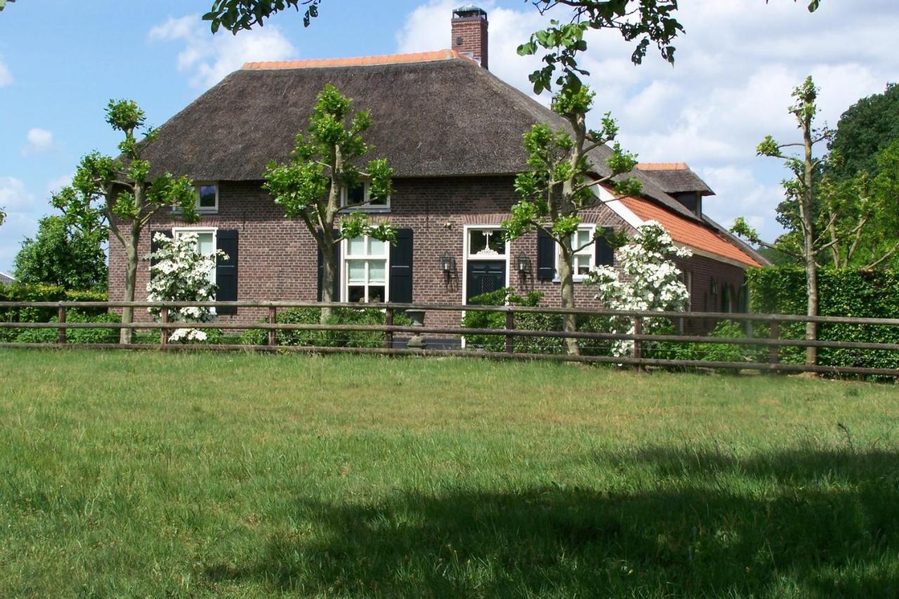 B&B Overasselt - B&B Farmhouse De Loksheuvel - Bed and Breakfast Overasselt