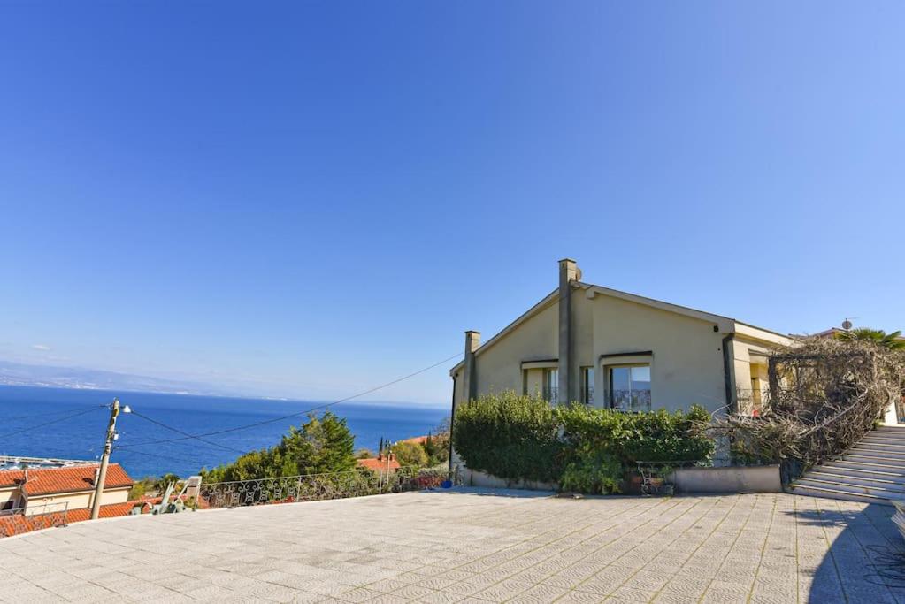 Villa Alba, Apartment Katja - with swimming pool - B&B