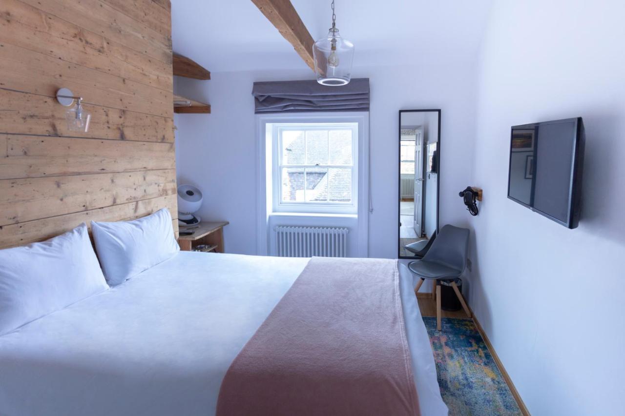 Apartment 5 at Number 8: 1 bedroom, sofa bed in lounge, kitchenette & walk-in shower - Bed and Breakfast