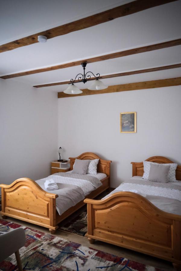 Standard Twin Room with Mountain View