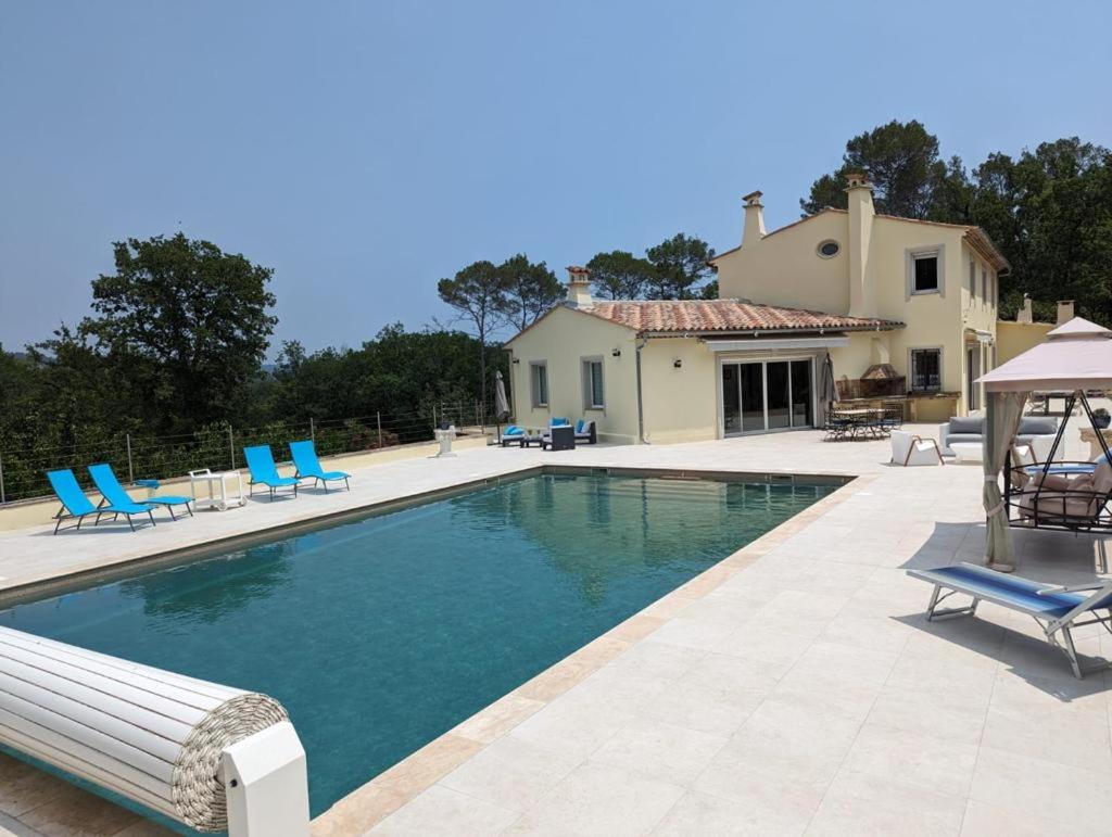 B&B Callian - Charmante villa avec grande piscine au calme - Bed and Breakfast Callian