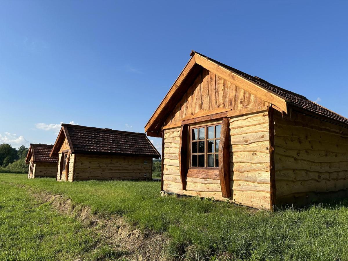 Domki wędkarskie nad Stawami Pirania - Bed and Breakfast