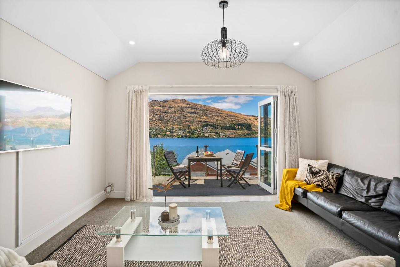 Lakefront Living - 2 Bedroom Aptmt in Alpine Village - B&B Queenstown