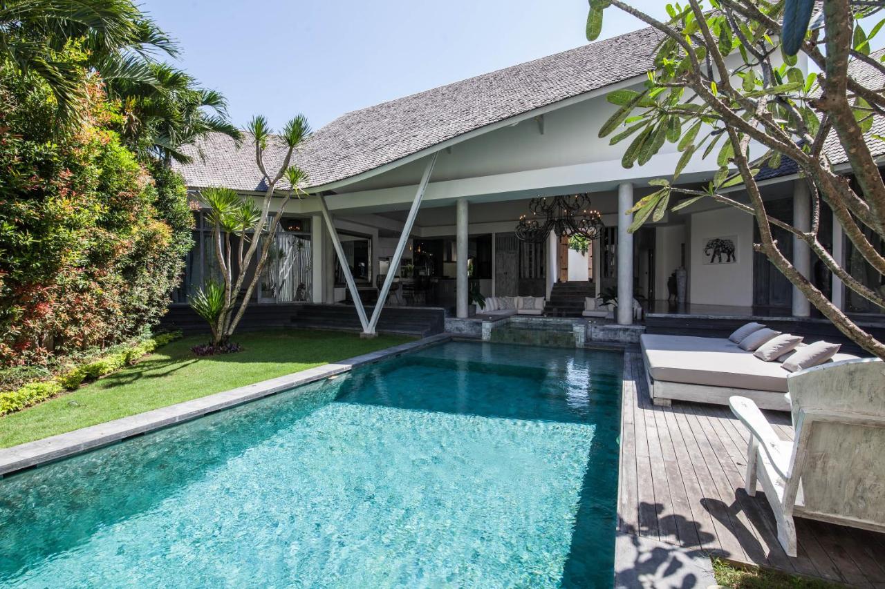 Villa Xaloc by House of Winds - Stunning Balinese retreat next to Canggu - B&B