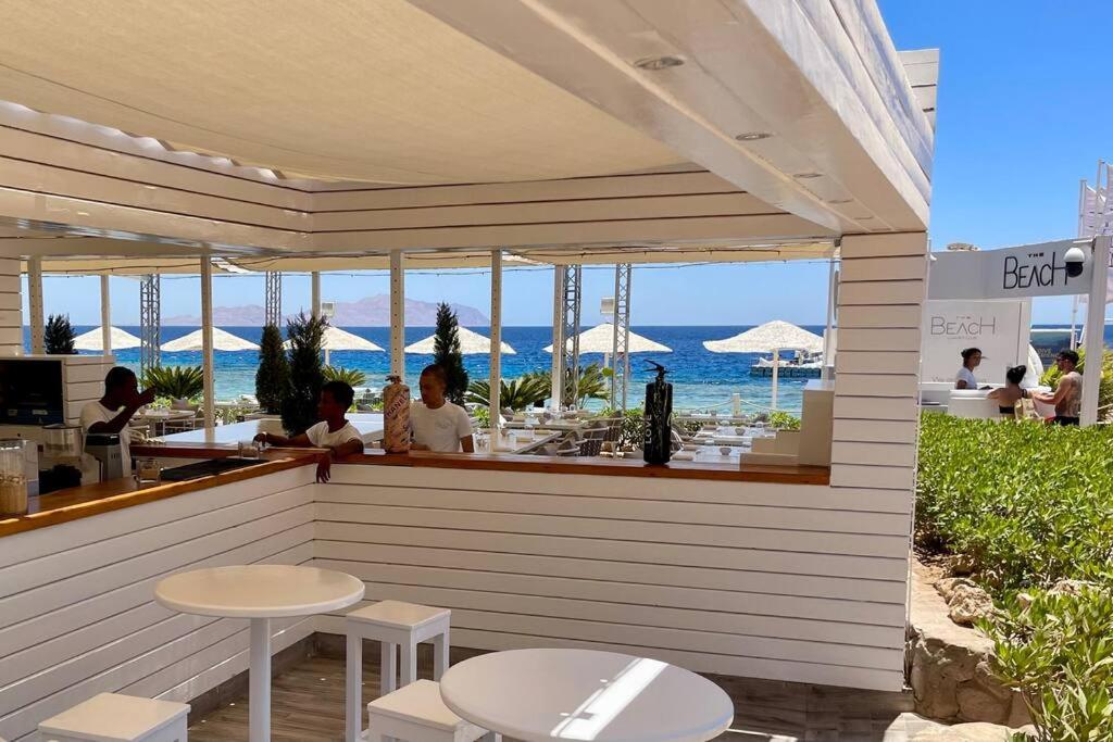 ℂoral Bay Dream - Luxury Sunset Sea View Apartment - Chambres d’hôtes Charm el-Cheikh