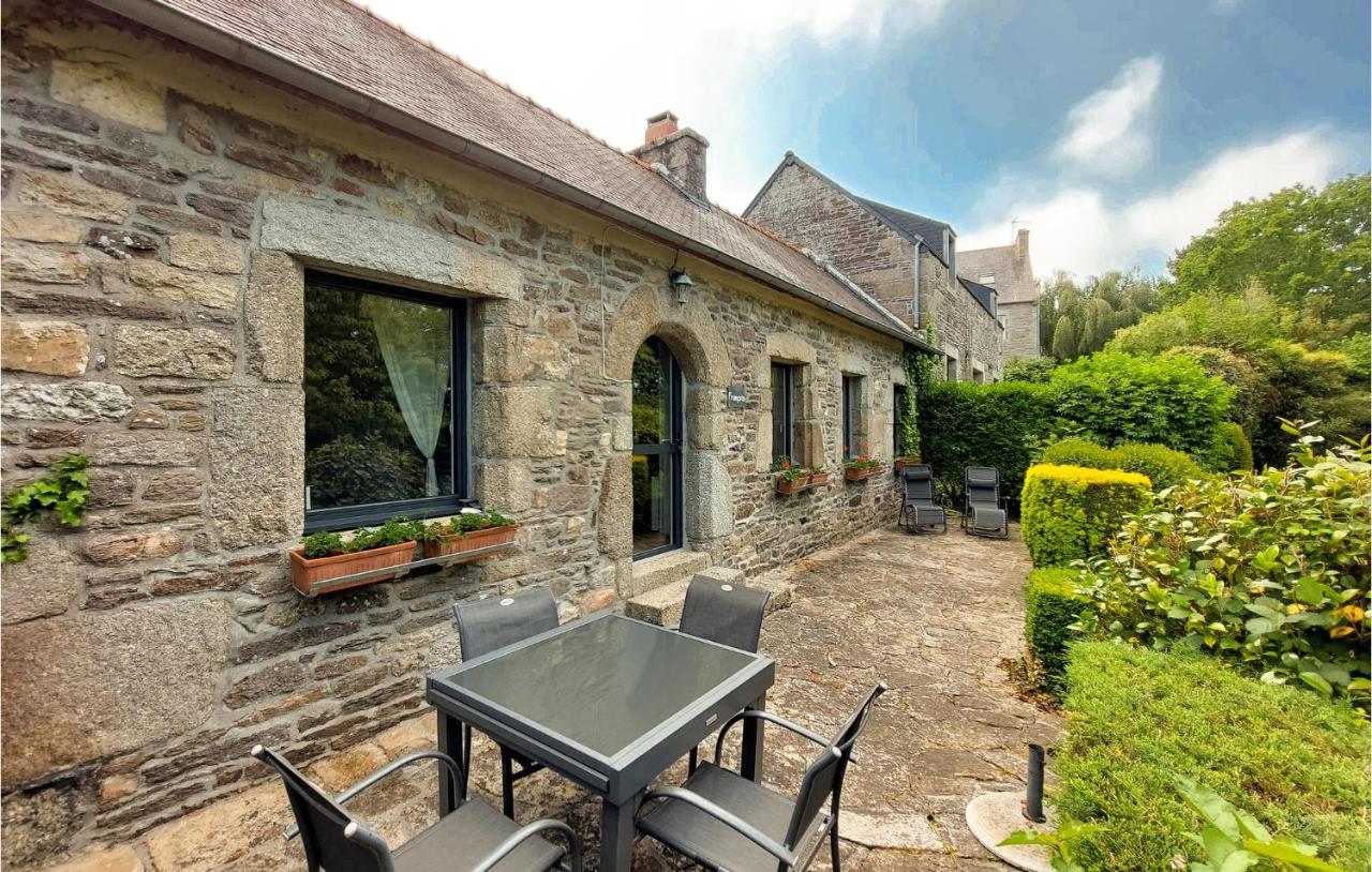 B&B Plouégat-Moysan - Amazing Home In Plougat-moysan With Wifi And 2 Bedrooms - Bed and Breakfast Plouégat-Moysan