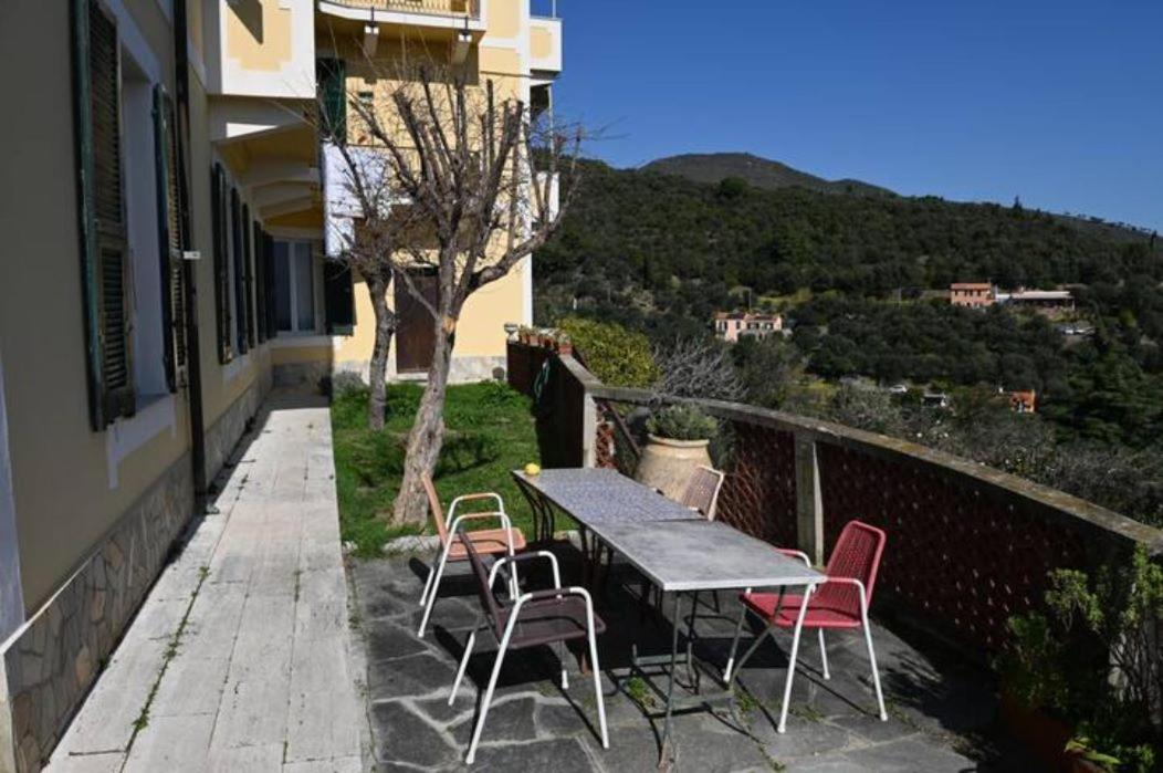 Alassio prima collina ampio appartamento vista mare - B&B Alassio