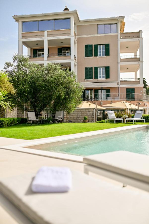 One-Bedroom Apartment with Sea View