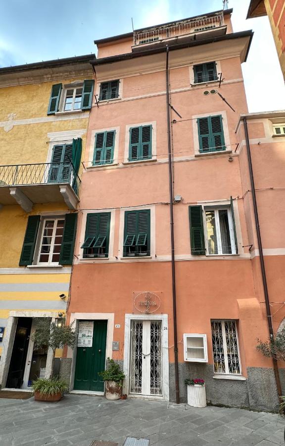 Favolosa stanza gialla con terrazzino vista mare Mottino23 - Chambres d'hôtes Lerici