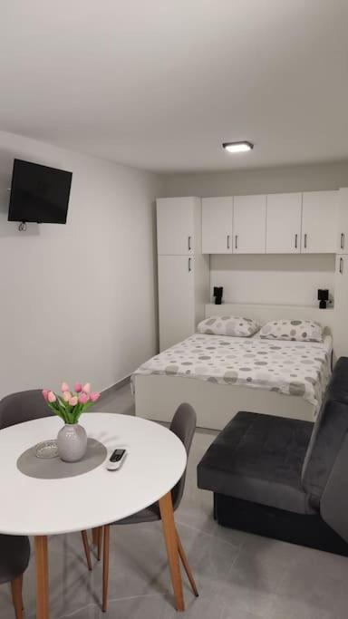 Ursić Studio App + free parking - B&B