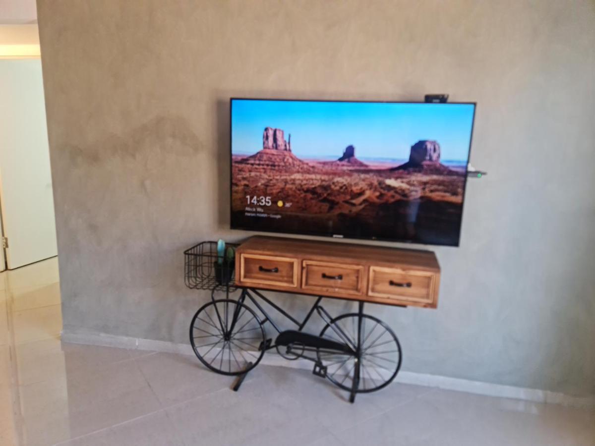 Apartment with Mountain View