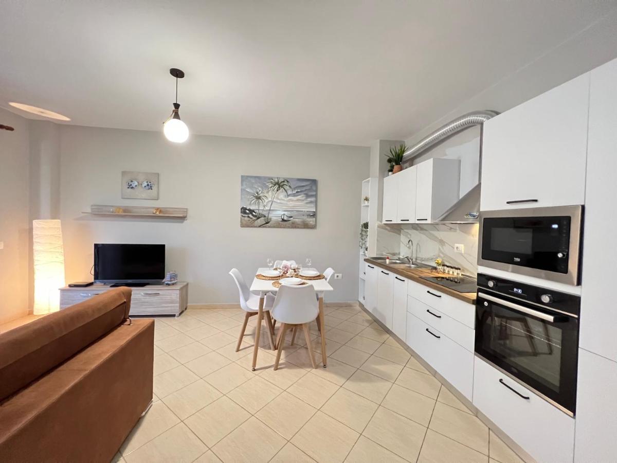 Sea-Side Apartment - B&B Valona