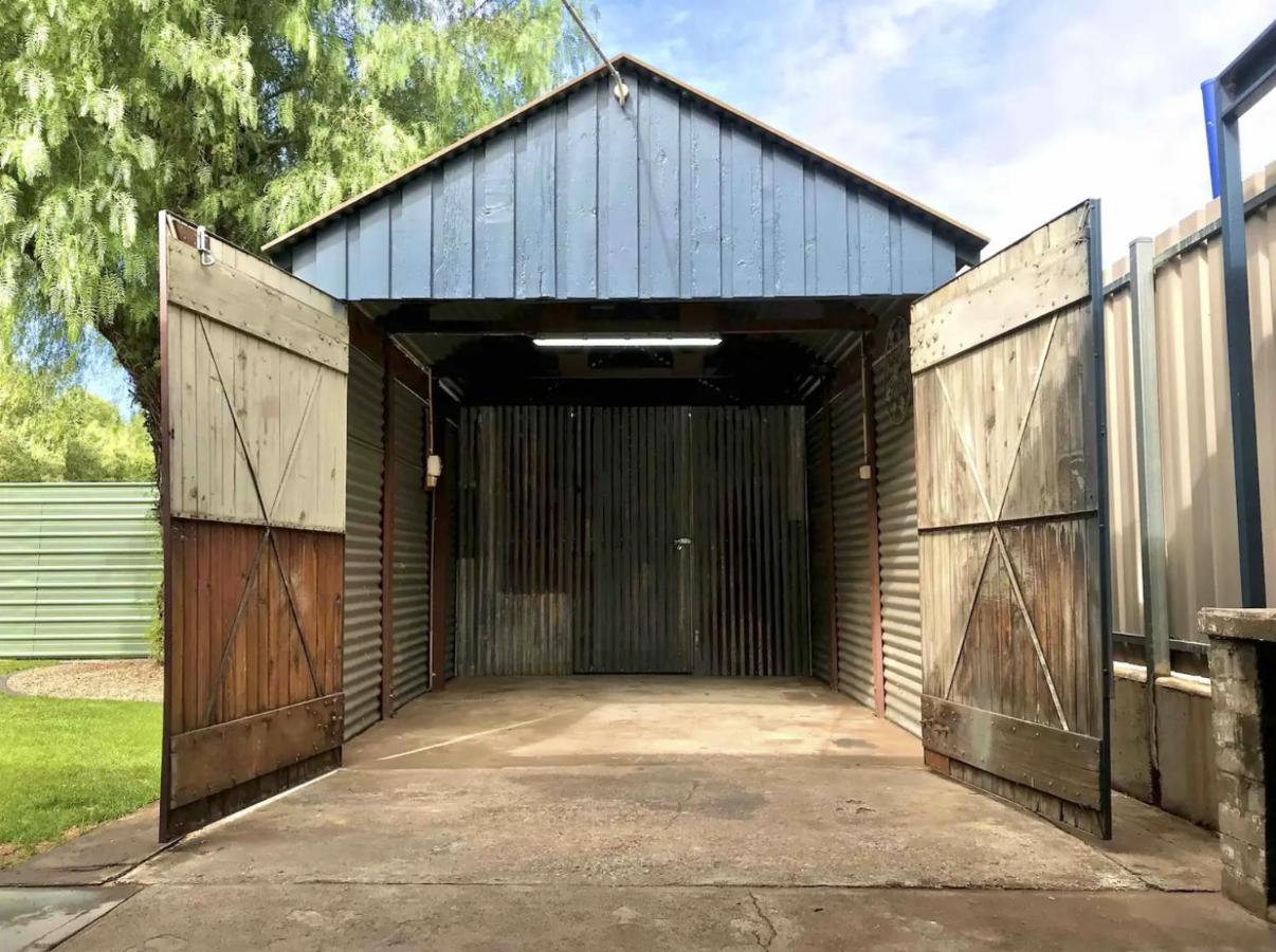 4 Bedrooms, 2 Bathrooms in Alice Springs - Chambres d’hôtes