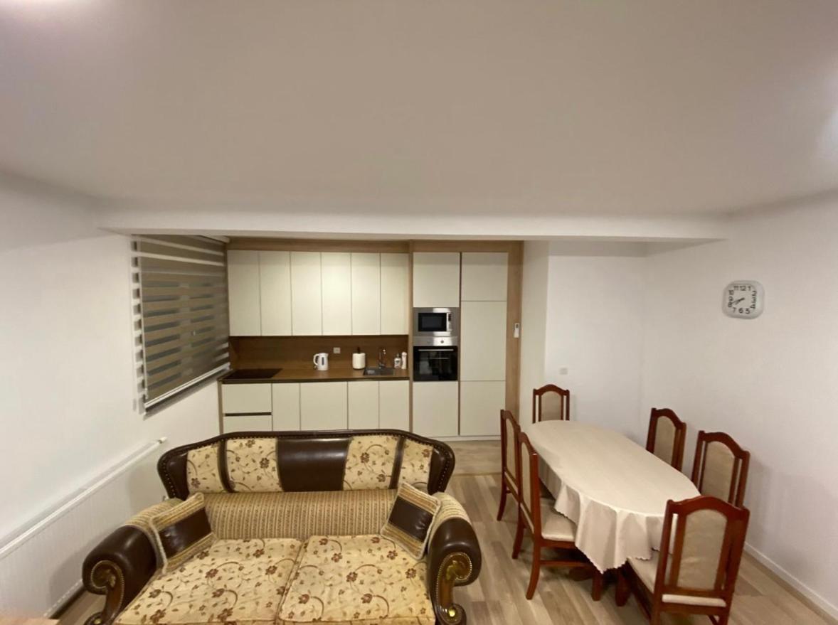 B&B Prizren - Tregu fatoni prizren apartment 3bedroom - Bed and Breakfast Prizren