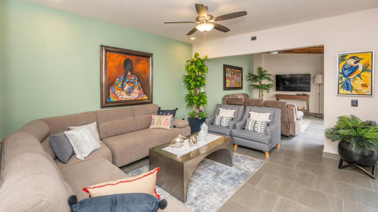HOLT Nueva Escondida 3BR - Pool, Parking & Patios - B&B San Miguel de Allende