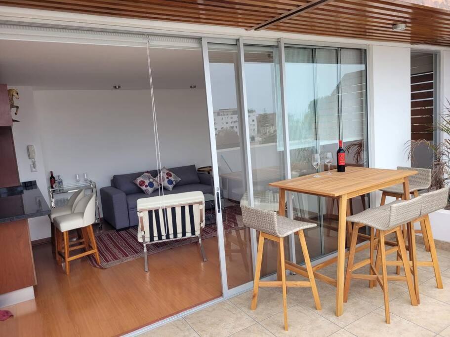 Moderno departamento cerca al malecón - B&B Lima