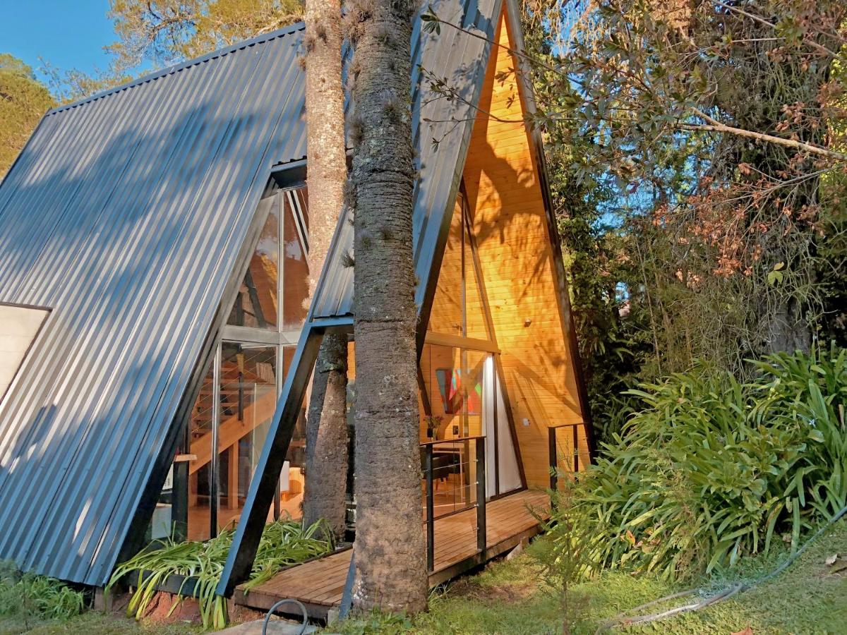 Chalé Design Mon Amour 3 - Prime - Espaçoso - 2 quartos de casal - Equipadíssimo - Lareira - à 3 min do centro - B&B Campos do Jordão