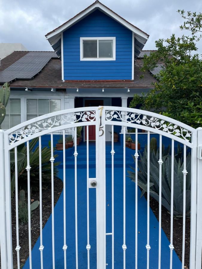 Private Los Angeles Room - Free WIFI, AC, TV, Private Fridge, Kitchen, near USC - Exposition Park - USC Memorial Coliseum - Banc of California BMO Stadium - Downtown Los Angeles DTLA - University of Southern California USC!!! - B&B
