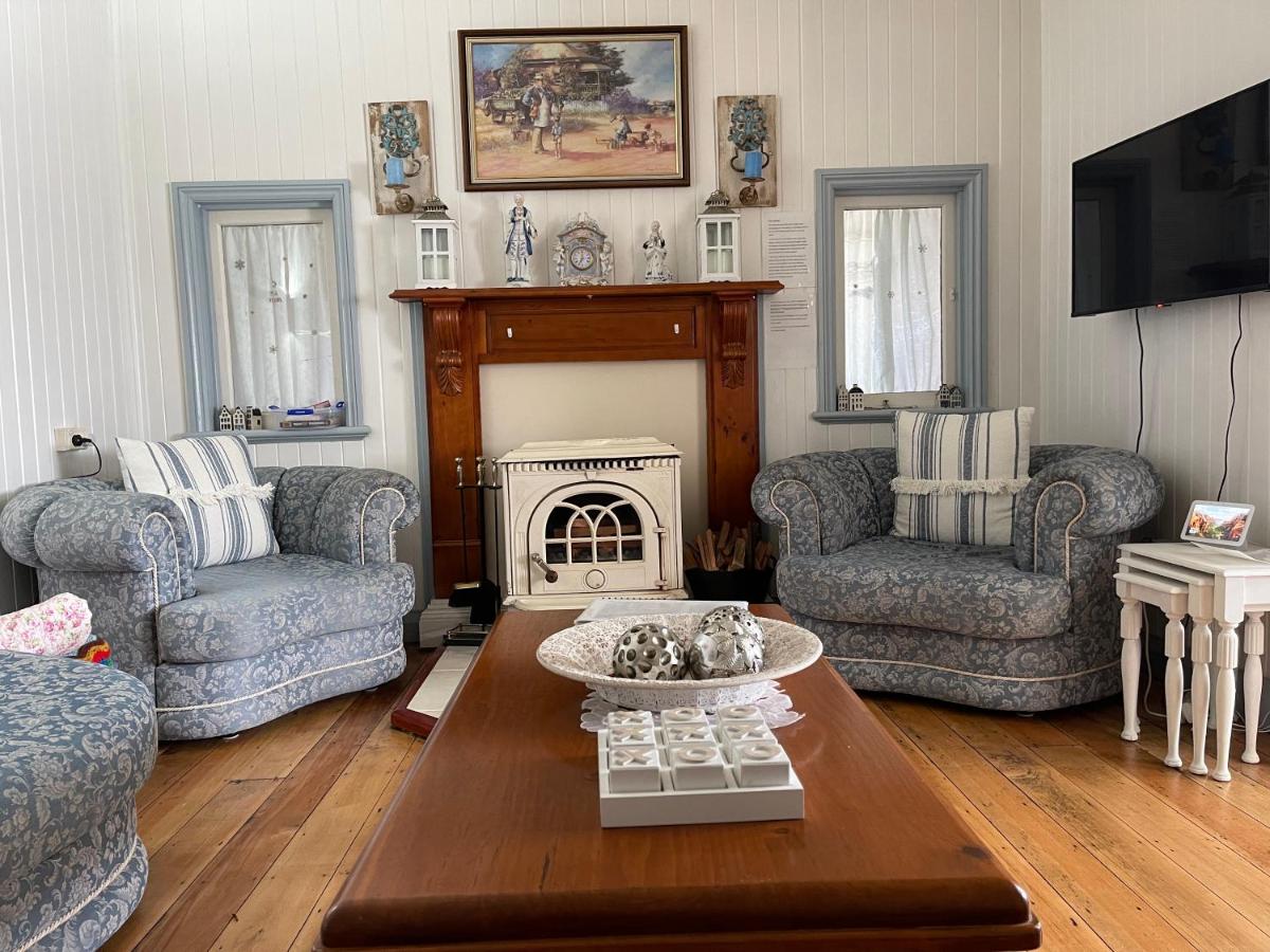 B&B Stanthorpe - Cherry Blossom Cottage-with country charm and spa - Bed and Breakfast Stanthorpe