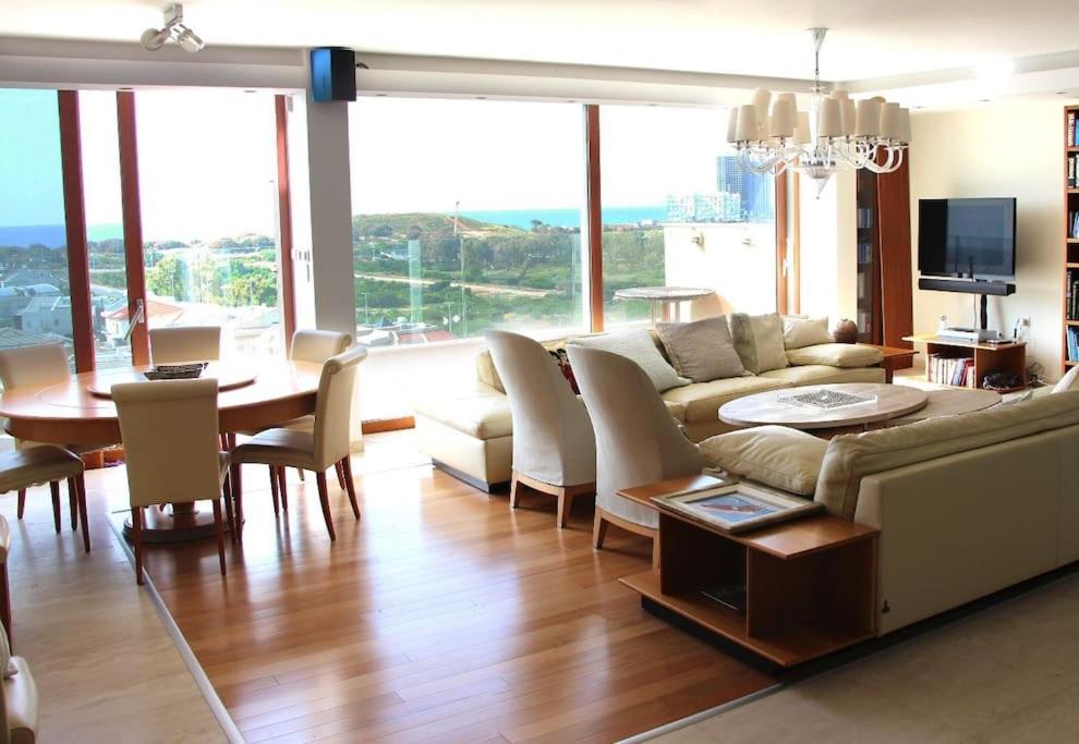 B&B Risjon Letsion - Luxury Breathtaking Seafront Penthouse Duplex - Bed and Breakfast Risjon Letsion