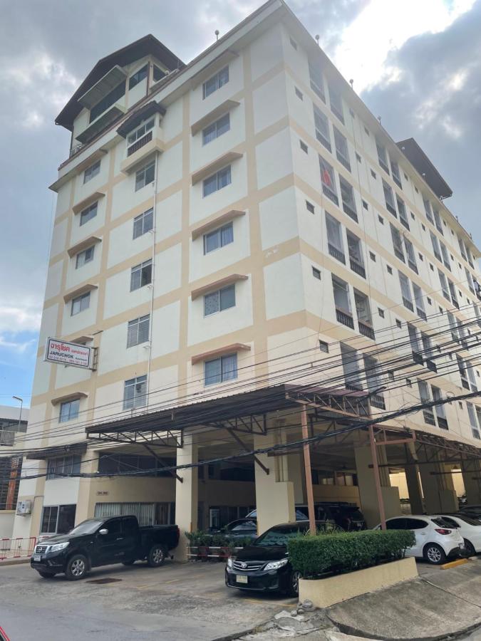 Jaruchok Apartment - B&B Bangkok