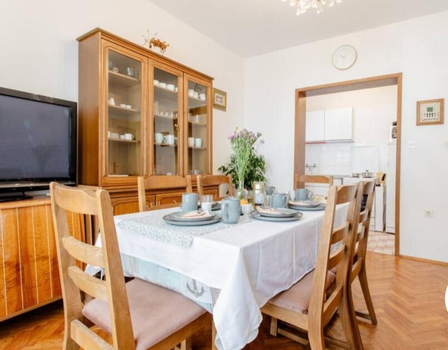 B&B Jelsa - Apartman Vinko - Bed and Breakfast Jelsa