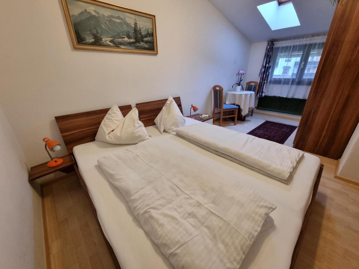 Familienzimmer mit Bergblick