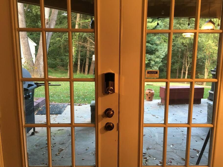 Spacious Light & Bright Private Apartment - B&B Great Falls