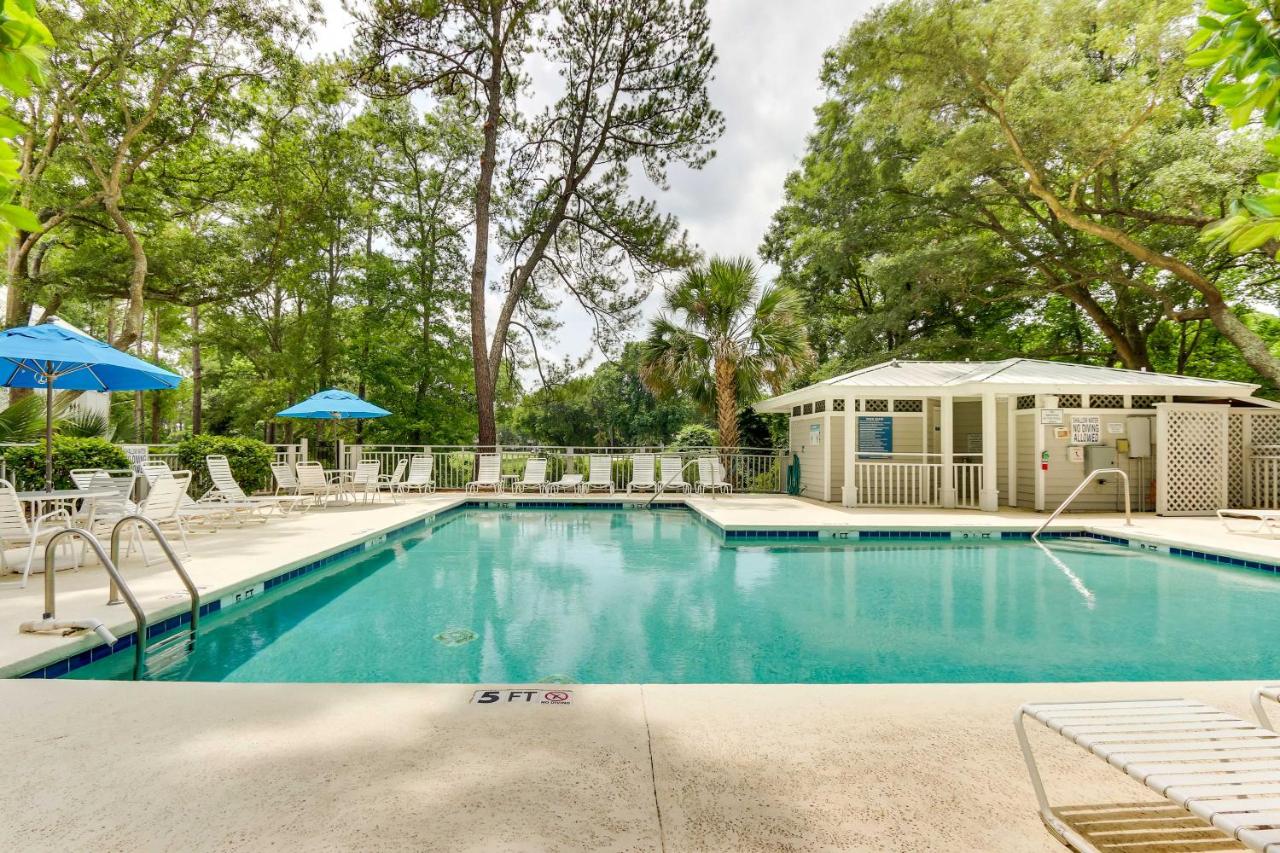 Less Than 1 Mi to Beach Condo with Wet Bar in Hilton Head - B&B