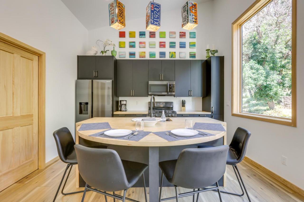 New Castle Getaway with Grill and Mountain Views! - B&B