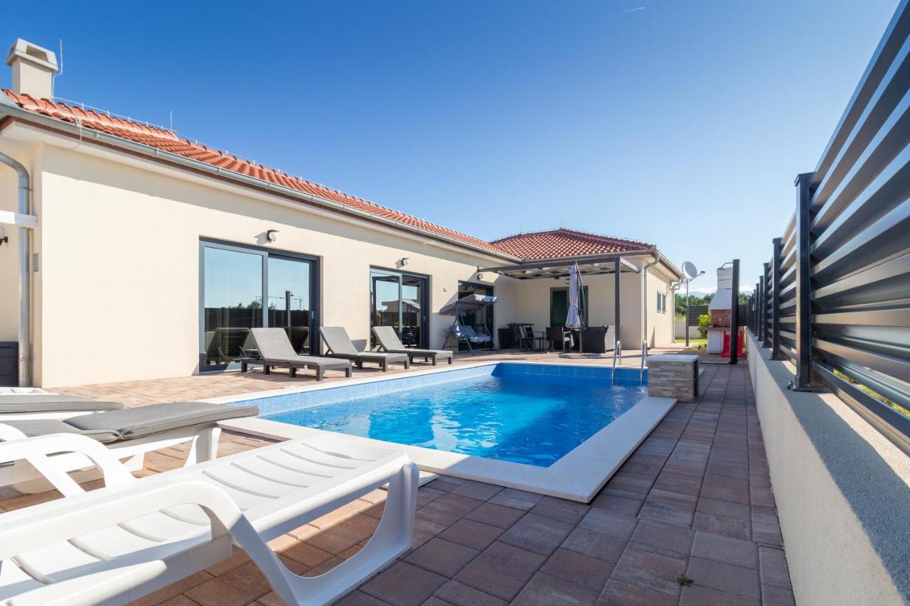 B&B Vrsi - Luxury villa with pool near the beach 2 - Bed and Breakfast Vrsi