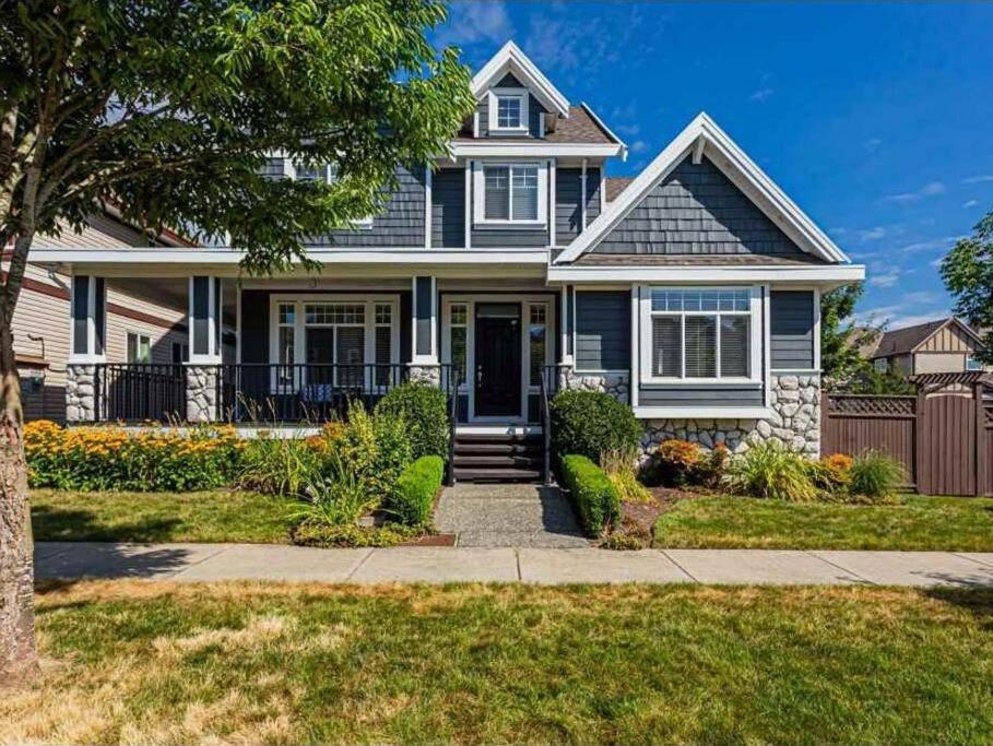 Beautiful 2 bedroom place in Surrey/Langley - Ferienwohnung