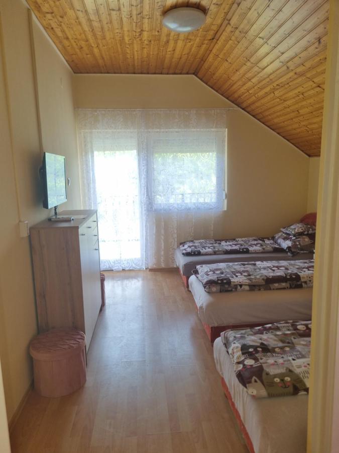 Dreibettzimmer mit Balkon