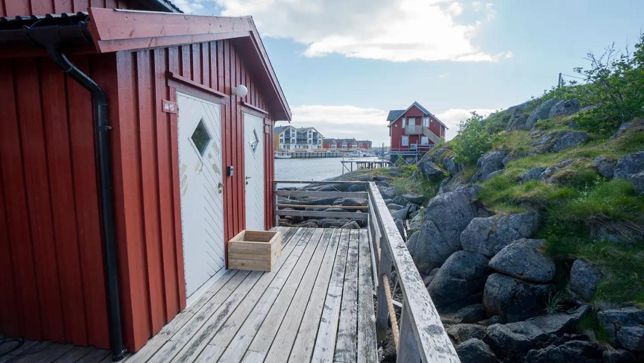 Real fisherman's cabins in Ballstad, Lofoten - Chambres d’hôtes Ballstad
