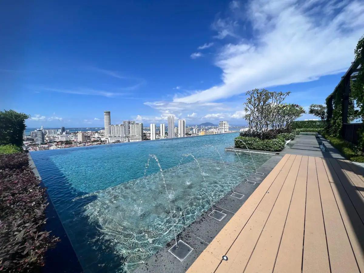 Rooftop Pool, 8 Pax, 2 Bedrooms, 2 Bathrooms, 2 Car Parks by Star Home - B&B