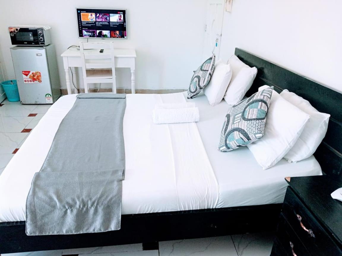 B&B Mombasa - Lux Suites Bustani studio Apartments - Bed and Breakfast Mombasa