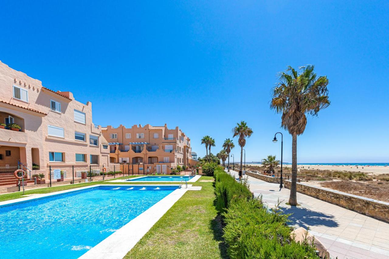Beachfront, pool, terrace, garage & fibre internet - Bed and Breakfast Tarifa