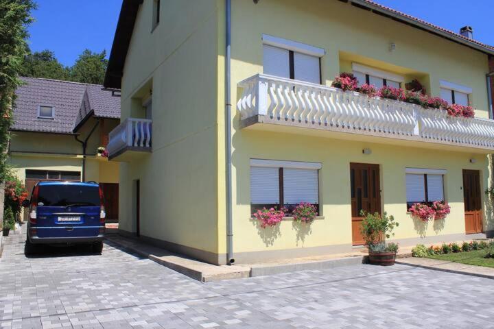 B&B Gračac - Apartman Maja - Bed and Breakfast Gračac