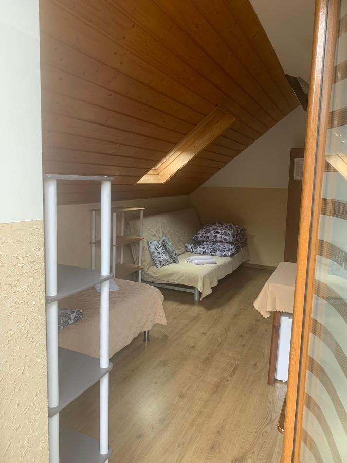 Dreibettzimmer mit Balkon