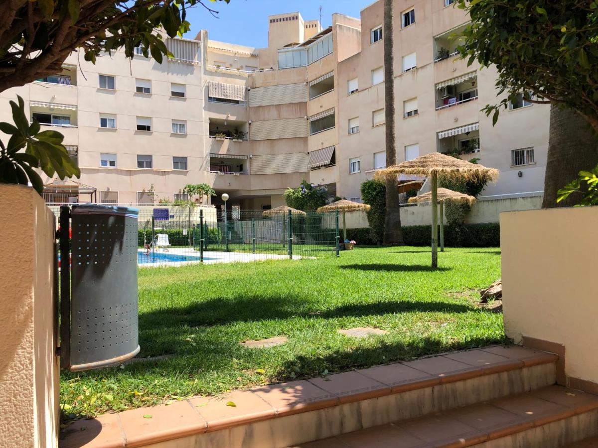Teatinos Pool - B&B Málaga